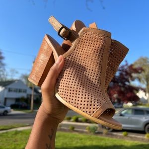 Kelsi Dahger Brooklyn Goya Heels